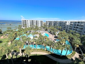 Destin West Heron Building and Grounds
