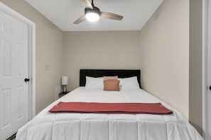 Rest Easy In A King-Sized Bed With Fresh Linens And A Quiet Sleeping Space