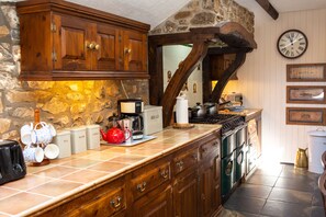 kitchen, range cooker, bread bin, toaster, mugs, tea, coffee, sugar, teapot, coffee machine