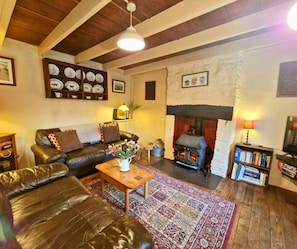 Sitting room with fireplace and log burner