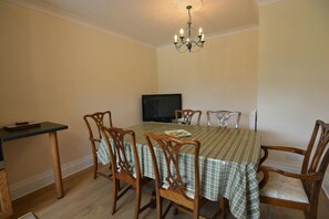 Table and chairs to seat 6, side table and TV