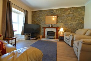 3-seater leather sofa, 2 electric leather armchairs, TV, lamp and fireplace