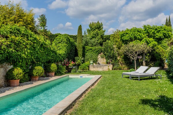 Superb cottage to rent in the heart of the village in Lourmarin