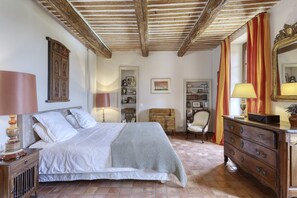 A romantic setting for a dream holiday in the Luberon at Lacoste