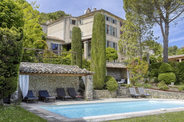 Dream property to rent in the heart of the Luberon