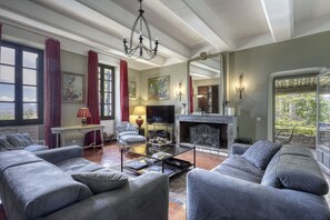 Magnificent property to rent in Lacoste