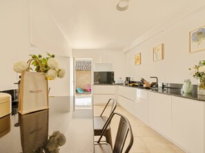 Magnificent property with heated pool for rent in Cabrières d'Avignon