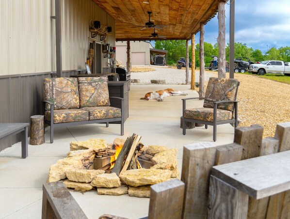 FIREPIT
Cushions are in the plastic tote behind double seat. 