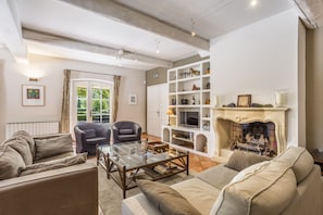 Character property to rent in Ménerbes with heated swimming pool