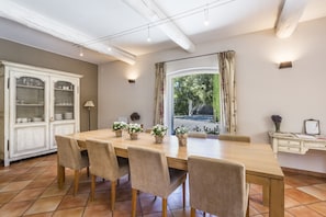 Spacious holiday home in the heart of Provence