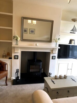 The welcoming living room equipped with log burner (we provide logs)