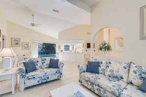 Living Room | Flat-Screen TV | Central A/C