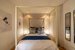 Fiest bedroom, night view. We have 2 big windows in this room 