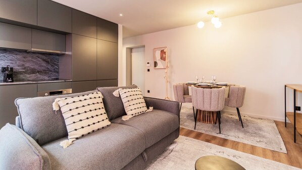 Relax in the cozy living area, featuring comfortable seating and soft lighting, perfect for lounging with a book or watching your favorite shows. #relax #airbnb
