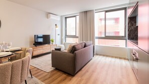 Overview of the spacious living area, with plenty of natural light and even an AC unit for your comfort, all year round! #cozy #bright