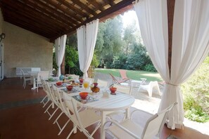 Outdoor dining