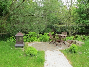 Plante, Vert, Table, Paysage Naturel, Arbre, Ombre, Herbe, Suppression Des Plantes Ligneuses, Chalet, Couverture De Sol