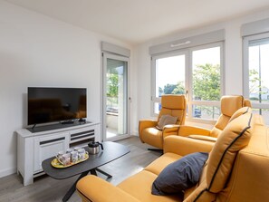 Couch, Eigentum, Möbel, Komfort, Fenster, Gebäude, Wohnzimmer, Interior Design, Orange, Fussboden
