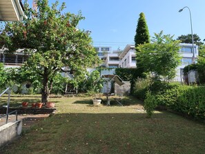 Plant, Sky, Property, Building, Window, Land Lot, Tree, Neighbourhood, Residential Area, Urban Design
