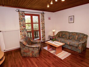 Eigentum, Möbel, Couch, Komfort, Holz, Tabelle, Interior Design, Wohnzimmer, Flooring, Fussboden