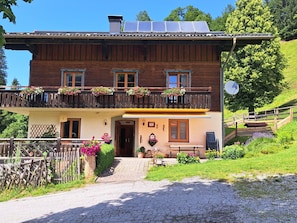 Plante, Fenêtre, Propriété, Ciel, Bâtiment, Arbre, Chalet, Maison, Loisir, Porte