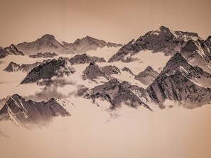 Berg, Welt, Steigung, Natürliche Landschaft, Hochland, Atmosphärisches Phänomen, Schnee, Baum, Glazialmorphologie, Bergforms