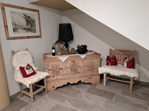 Meubles, Propriété, Confort, Bois, Textile, Cadre, Design Intérieur, Oreiller, Sol, Salon