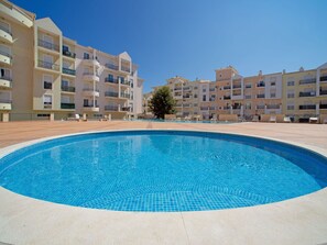 Wasser, Himmel, Daytime, Eigentum, Gebäude, Fenster, Blau, Azurblau, Schwimmbad, Haus