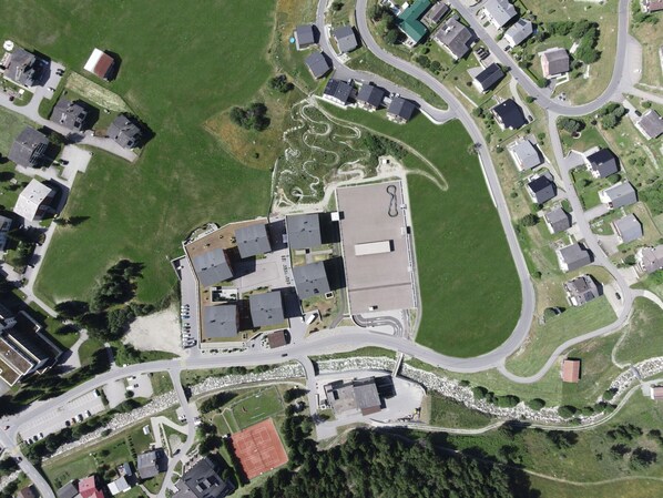 Property, Infrastructure, Plant, Land Lot, Urban Design, Neighbourhood, Residential Area, Public Space, Grass, Thoroughfare