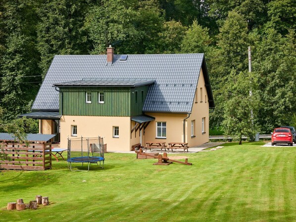 Propriété, Plante, Bâtiment, Voiture, Fenêtre, Arbre, Maison, Lot Terre, Herbe, Chalet