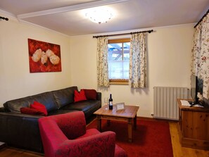 Eigentum, Möbel, Tabelle, Couch, Komfort, Fenster, Holz, Beleuchtung, Wohnzimmer, Studio Couch