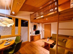 Table, Furniture, Property, Wood, Building, Interior Design, Chair, Floor, Comfort, Living Room