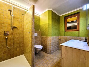 Tap, Mirror, Plumbing Fixture, Sink, Property, Bathroom Sink, Bathroom, Building, Purple, Interior Design