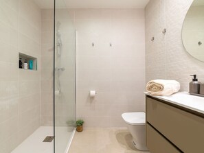 Plumbing Fixture, Building, Bathroom, Sink, Bathroom Sink, Shower, Tap, Shower Head, Flooring