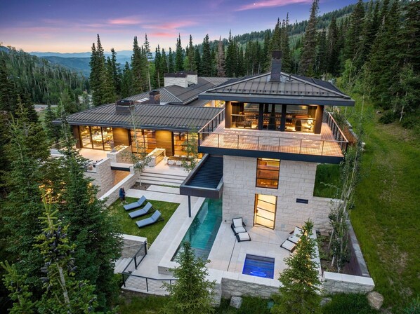 This Six Bedroom Luxury Park City Vacation Rental Features Amenities For The Whole Family.