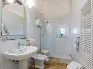 Mirror, Plumbing Fixture, Property, Sink, Tap, Bathroom Sink, Bathroom, Purple, Interior Design