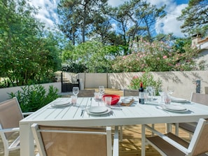 L'Eau, Ciel, Propriété, Meubles, Table, Vaisselle, Bleu, Bleu Azur, Nuage, Chaise