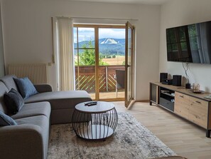 Möbel, Cabinetry, Eigentum, Komfort, Gebäude, Holz, Countertop, Interior Design, Schatten, Fenster