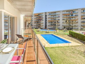 Property, Window, Building, Plant, Chair, Swimming Pool, Architecture, Water, Condominium, Flooring