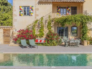 Flower, Plant, Building, Water, Furniture, Property, Window, Flowerpot, Chair, Door