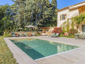 Water, Plant, Building, Azure, Swimming Pool, Sky, Chair, Architecture, Window, Shade