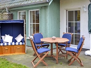 Möbel, Eigentum, Tabelle, Fenster, Gebäude, Stuhl, Pflanze, Holz, Schatten, Gartenmöbel