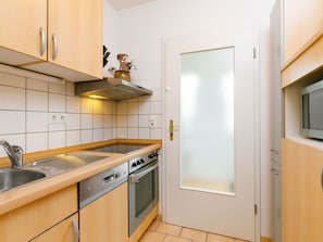 Spüle, Eigentum, Cabinetry, Sinken, Countertop, Zapfhahn, Gebäude, Herd, Küche