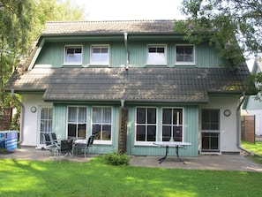 Plante, Bâtiment, Fenêtre, Arbre, Maison, Ciel, Zone Résidentielle, Table, Ombre, Immobilier