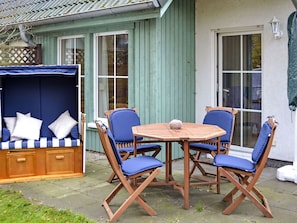 Meubles, Propriété, Table, Fenêtre, Bâtiment, Chaise, Plante, Bois, Ombre, Mobilier De Jardin