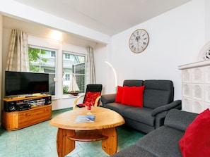 Meubles, Propriété, Fenêtre, Design Intérieur, Salon, Bois, L'Horloge, Sol, Rideau, Canapé