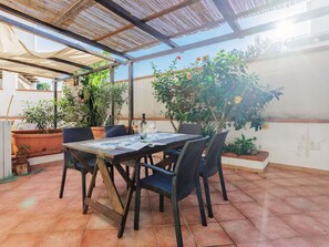 Table, Plant, Furniture, Chair, Flowerpot, Building, Wood, Interior Design, Houseplant, Shade