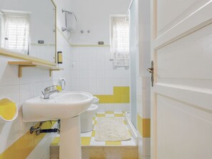 Tap, Plumbing Fixture, Sink, Bathroom Sink, Bathroom, Purple, Plumbing, Building, Floor, Mirror