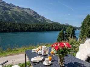 Wasser, Pflanze, Himmel, Tabelle, Berg, Blume, Geschirr, Natur, Stuhl, See