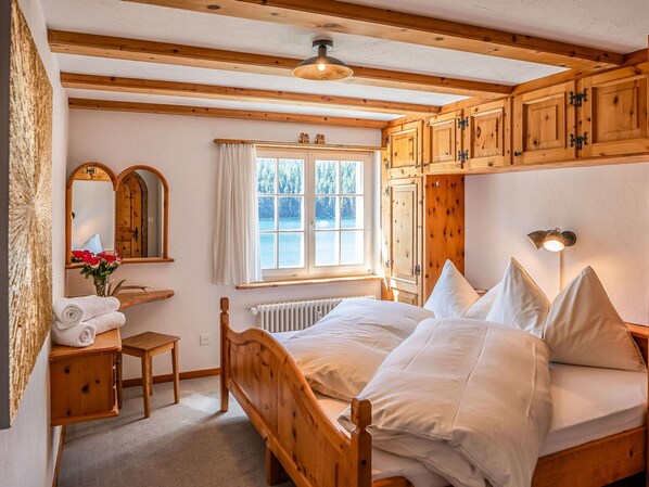 Möbel, Eigentum, Fenster, Gebäude, Komfort, Tabelle, Holz, Interior Design, Beleuchtung, Die Architektur